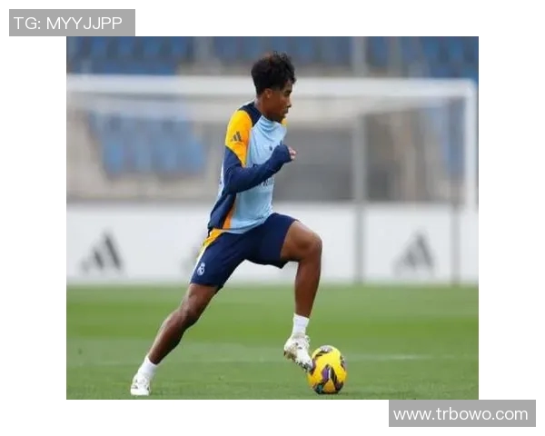 皇马琼阿梅尼在防守覆盖上的不足与球队整体防线的关联分析