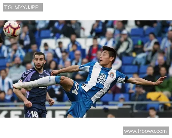 武磊单刀破门助力球队逆转胜利展现个人风采与团队默契