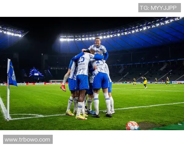 柏林赫塔主场夺冠，粉丝欢呼雀跃，引领德甲一统江湖