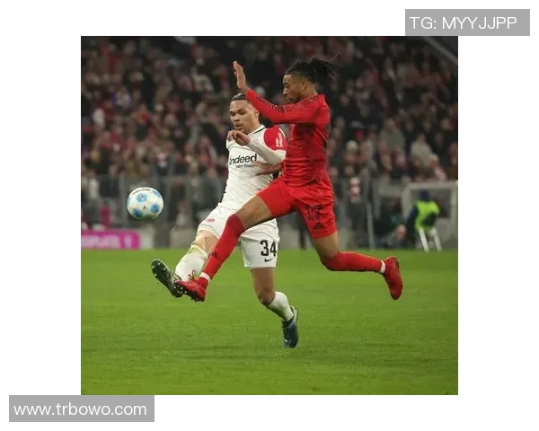 拜仁慕尼黑客场暴力破门，轻松击败法兰克福，稳居德甲榜首！