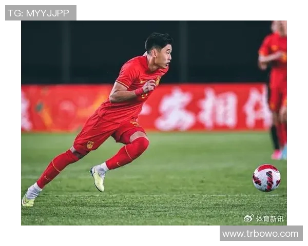 戴伟浚在中场的精彩助攻表现助力球队赢得比赛胜利的分析与回顾